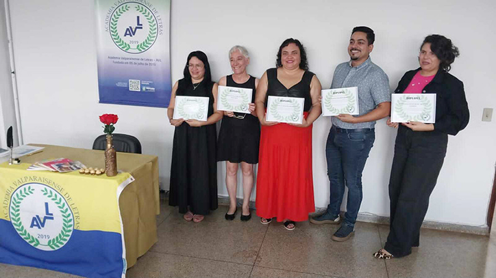 Novos acadêmicos recebem Diploma de Membro Titular da Academia Valparaisense de Letras, AVL.