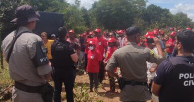 Sem uso de violência, Polícia Militar impede ocupação do MST em Vila Boa de Goiás, a 364 quilômetros de Goiânia (Foto: SSP-GO)