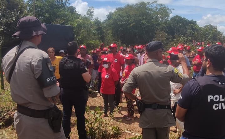 Sem uso de violência, Polícia Militar impede ocupação do MST em Vila Boa de Goiás, a 364 quilômetros de Goiânia (Foto: SSP-GO)