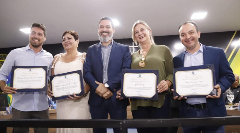 Vereador Alceu Gomes homenageou o prefieto Pábio Mossoró, a deputada Drª Zeli, a professora Rudilene Nobre e o Dr. Marcus Vinicius