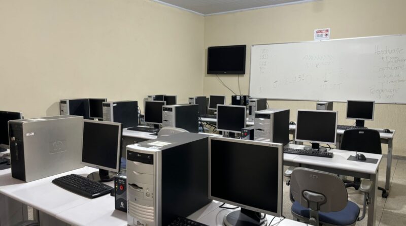 Sala de Informática da Escola de Governo