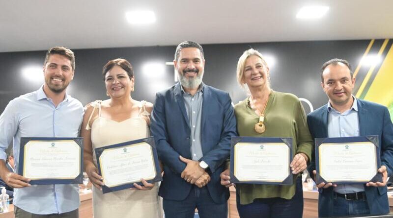 Deputada Drª Zeli é homenageada ela Câmara de Vereadores de Valparaíso