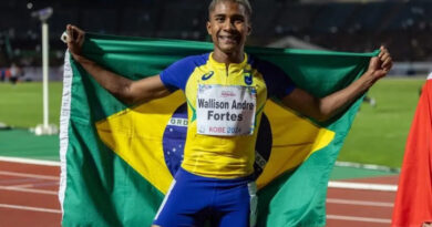 O Brasil encerrou a sua campanha em Kobe com a medalha de ouro do gaúcho Wallison Fortes nos 200m T64 (para amputados de membros inferiores com prótese) na manhã deste sábado (25) - Foto: Divulgação/CPB