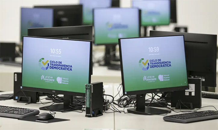 Urnas Eletrônicas são testadas por Investigadores da Polícia Federal (PF) e da Universidade Federal de Mato Grosso do Sul (UFMS)