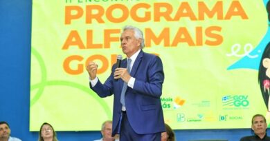 GOVERNADOR RONALDO CAIADO ENTREGA KITS LITERÁRIOS, DESTINADOS AO ENSINO INFANTIL, QUE VÃO BENEFICIAR OS 246 MUNICÍPIOS GOIANOS. (FOTO: GOVERNO DE GOIÁS)