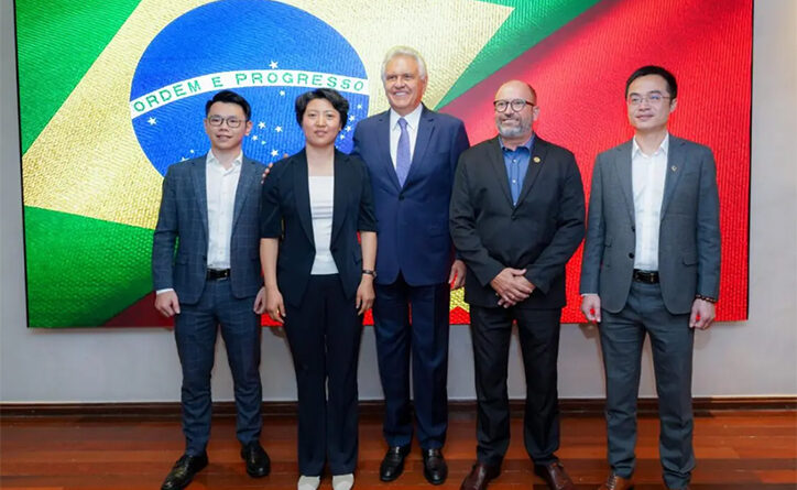 Apetite por negócios: donos de empresas chinesas participam de almoço com o governador Ronaldo Caiado, no Palácio das Esmeraldas (Foto: Júnior Guimarães e Rômulo Carvalho)