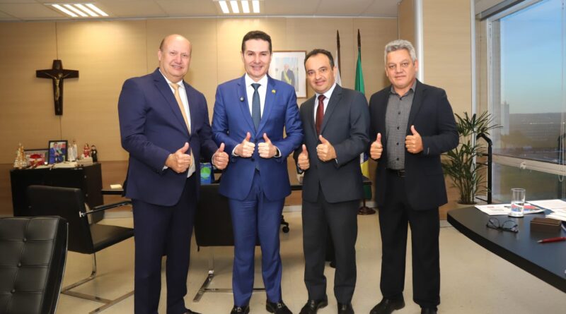 O prefeito Pábio Mossoró esteve em Brasília, com o ministro Jader Filho, acompanhado do Deputado Célio Silveira e do secretário de Captação de Recursos, Franc Almeida