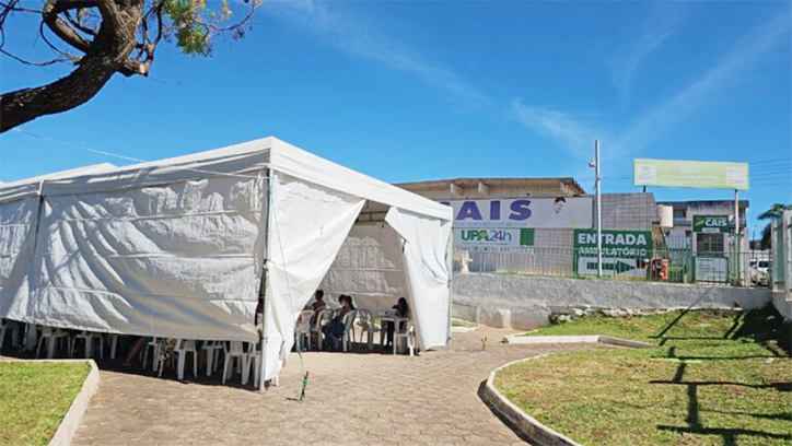 A Secretaria Municipal de Saúde de Valparaíso de Goiás encerrou as atividades da tenda criada para atender pacientes com sintomas da dengue, zika e chikungunya