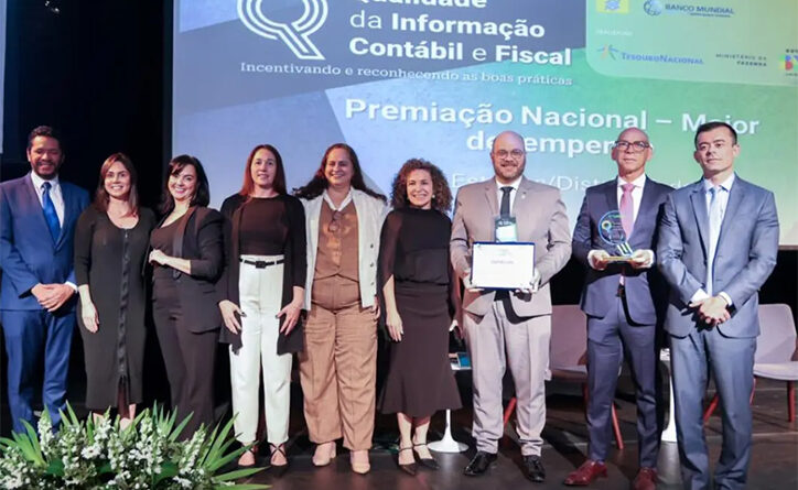 Secretário Sérvulo Nogueira e equipe durante entrega do prêmio, no Centro Cultural Banco do Brasil, em Brasília (Foto: Denis Marlon e Júnior Guimarães)