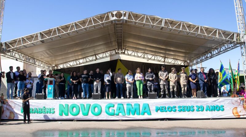 Desfile Cívico em alusão as festividades de 29 aniversário de Novo Gama