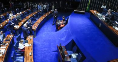 SENADO DURANTE SESSÃO PLENÁRIA PARA VOTAR O PROJETO DE LEI (PL 5.395/2023) QUE CRIA A POLÍTICA NACIONAL DE ASSISTÊNCIA ESTUDANTIL. (FOTO: LULA MARQUES/ AGÊNCIA BRASIL)