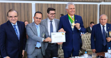 Em manhã de homenagens, governador Ronaldo Caiado ressalta compromisso com ampliação de ações sociais (Foto: Junior Guimarães)