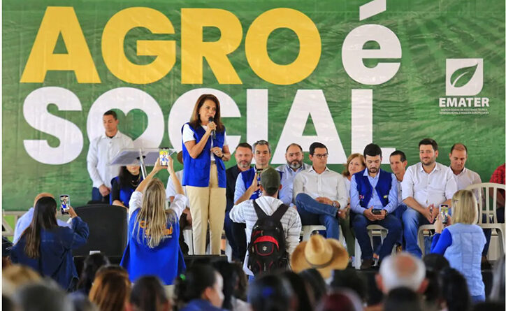 Coordenadora do Goiás Social, primeira-dama Gracinha Caiado entregou benefícios à população no último dia do Agro é Social em Itaberaí (Foto: André Saddi)