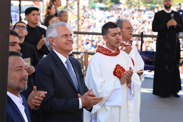 Governador Ronaldo Caiado sobre a Romaria de Trindade: “A realização dessa festa foi uma convergência de forças da igreja, prefeitura e governo estadual. E a do ano que vem será mais bonita ainda” (Fotos: Walter Folador e Junior Guimarães)