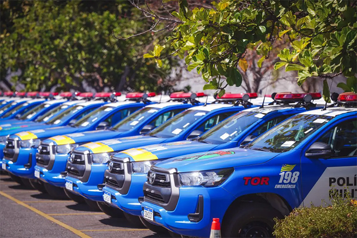 Novas viaturas foram entregues por meio de convênio celebrado entre a Agência Goiana de Infraestrutura e Transportes (Goinfra), Secretaria de Estado da Segurança Pública e Polícia Militar do Estado de Goiás (Foto: Hegon Corrêa)