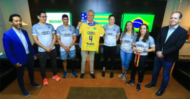 Governador Caiado recebe atletas que integra a seleção de Volei