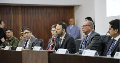 Titular da SSP-GO, Renato Brum esteve com o presidente do TRE-GO, desembargador Luiz Cláudio Veiga Braga, e representantes de forças policiais para definir linhas de ação nas eleições municipais (Foto: Giovana Cruz/SPTC)