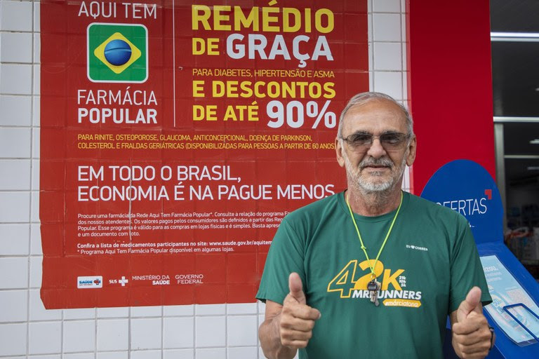 João Martins Fernandes, de 67 anos, busca gratuitamente há 19 anos sete medicamentos para manter sob controle doenças cardíacas, diabetes e hipertensão - Foto: Vitor Vasconcelos - Seom / PR