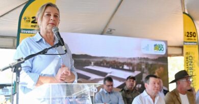 Representante da região do Entorno do Distrito Federal na Assembleia Legislativa de Goiás (Alego), a deputada estadual Dra. Zeli (UB) prestigiou, na manhã desta quarta-feira, 14, a solenidade de assinatura da ordem de serviço para a construção do Mercadão Goiano em Santo Antônio do Descoberto.