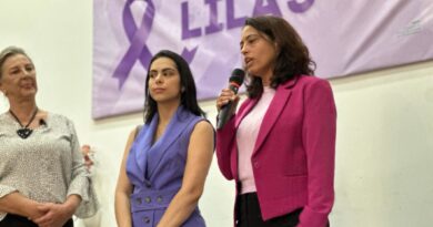 Caroline Fleury, participou da mesa “Direitos das mulheres em cargos de representatividade política”, junto à deputada estadual Zeli Fritsche e à psicóloga Luciana Mendes