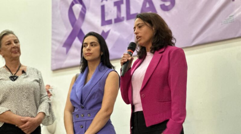 Caroline Fleury, participou da mesa “Direitos das mulheres em cargos de representatividade política”, junto à deputada estadual Zeli Fritsche e à psicóloga Luciana Mendes