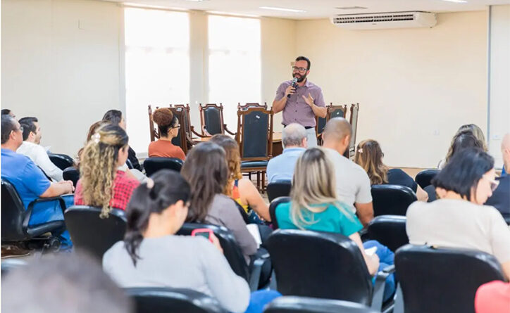 Encontro para atualização de informações sobre o CadÚnico reúne 100 gestores e técnicos, em Goiânia (Foto: Carol Costa)