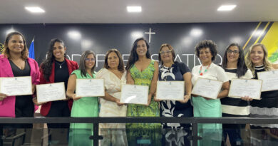 PROFESSORES SÃO HOMENAGEADOS EM SESSÃO ESPECIAL DA CÂMARA DE VALPARAÍSO