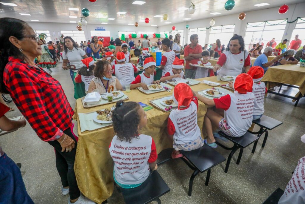 Nos restaurantes comunitários, cerca de 55 mil pessoas em situação de vulnerabilidade aproveitaram um almoço natalino no valor de R$ 1 | Foto: Renato Alves/Agência Brasília