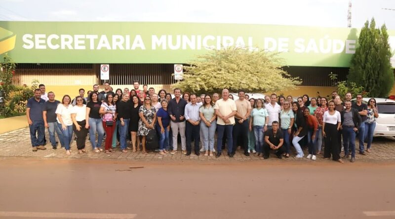 O prefeito Pábio Mossoró fez nesta última sexta-feira, uma série de visitas às secretarias municipais e outras repartições públicas para agradecer o empenho dos funcionários no decorrer dos oito anos e desejar boas-festas.