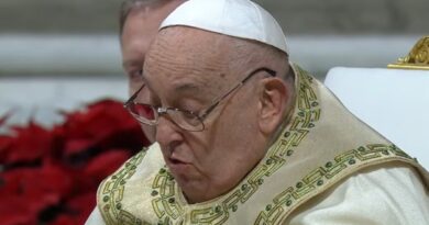 PAPA FRANCISCO DURANTE A MISSA DO GALO (FOTO: REPRODUÇÃO/VATICAN MEDIA)