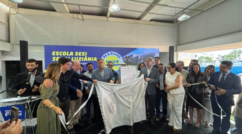 Caroline Fleury em inauguração de escola em Luziânia. (Foto: divulgação)