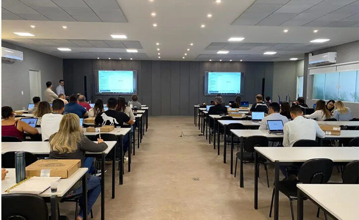 Formação destacou a utilização de ferramentas do Google, como a Inteligência Artificial (IA), para criar soluções práticas e inovadoras dentro da sala de aula (Foto: Seduc-GO)