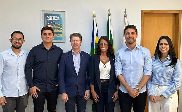 Ao lado da secretaria de Saúde Luciana Mendes e de prefeitos da região o prefeito Marcus Vinicius participou, na manhã desta segunda-feira, em Goiânia, da reunião de alinhamento de novas estratégias de combate à Dengue