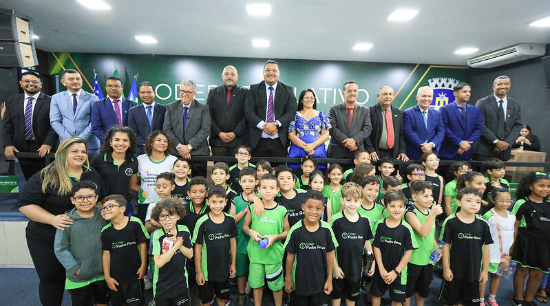 Alunos visitam a Câmara de Vereadores de Valparaíso