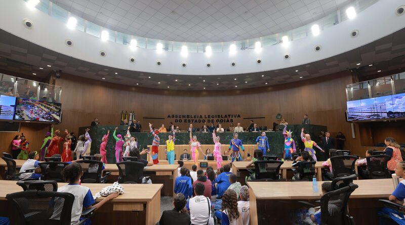 Sessão solene em homenagem ao ator Marcos Frota e a artistas circenses