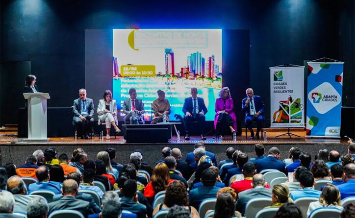 Estadio aderiu ao AdaptaCidades, iniciativa do Governo Federal, durante encontro em Brasília (Foto: Ministério do Meio Ambiente)