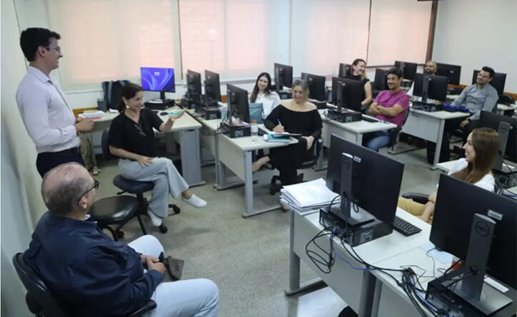 Treinamento dos membros do Núcleo Operacional do PEIEX responsáveis pelo atendimento aos empresários (Foto: Cristovão Matos/SIC)