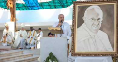 Missa dos 65 anos de Brasília é marcada pela emoção com mensagem de adeus ao papa Francisco