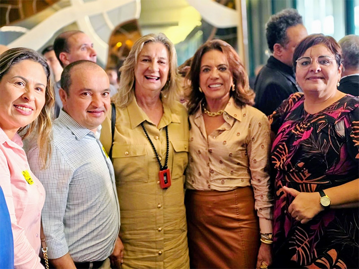 Presente ao evento histórico a deputada Dra Zeli enfatizou: "Um marco que fortalece nossa base e consolida o projeto nacional que queremos para o Brasil! 🇧🇷
Os partidos União Brasil e Progressistas nasceram do mesmo berço, e nada mais justo do que se alinharem para formar a maior representação partidária do país!
Foi incrível me reunir com grandes lideranças e aliados, demonstrando a força dessa união. Goiás está no centro desse movimento, e juntos vamos levar adiante uma política de desenvolvimento, trabalho e resultados!