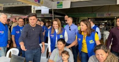 Entrega de benefícios acontece durante toda a semana no Gabinete do Prefeito no Jardim Ingá e nas unidades de Assistência Social espalhadas pela cidade