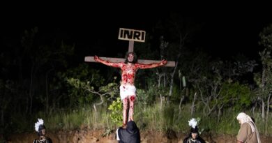Via Sacra realizada no Morro Santo, e, Novo Gama
