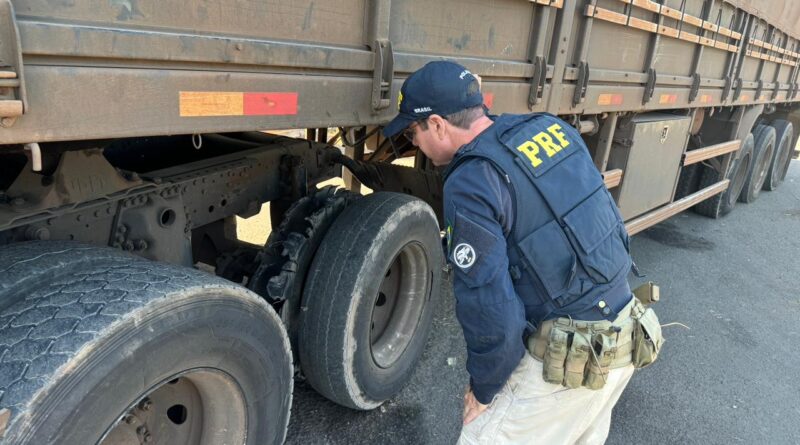 Problemas nos pneus e nos freios são as situações mais comuns identificadas nas fiscalizações da Polícia Rodoviária Federal.