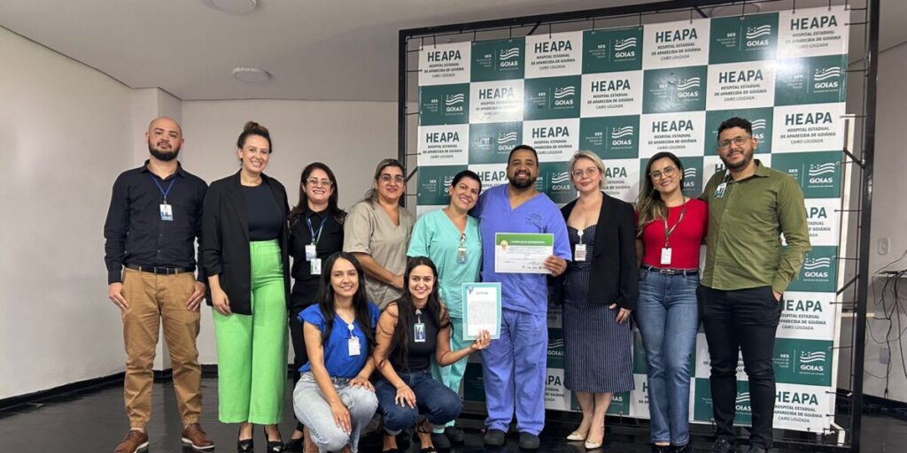 Equipe do Heapa comemora certificado de alta conformidade às práticas de segurança do paciente 2023