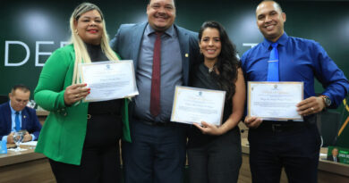 Presidente d Casa de Leis, vereador Walissom Lacerda e suas homenageadas
