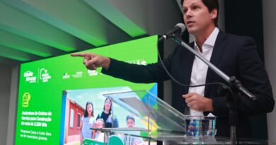 Daniel Vilela assina ordem de serviço para construção de casas a custo zero em 64 municípios goianos e beneficiará mais de 3 mil famílias (Foto: André Costa)