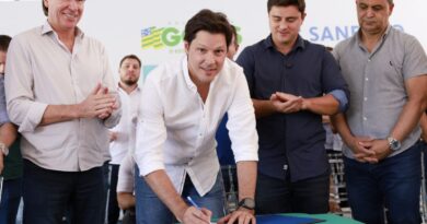 Daniel Vilela lança obras de ampliação de sistema de abastecimento de Luziânia, que vai levar água tratada a 28 mil pessoas (Foto: André Costa)