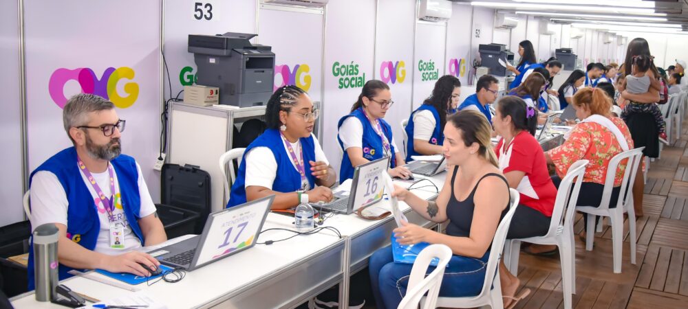 Estandes de órgãos públicos estaduais e municipais permanecem abertos à população até as 12h de quarta-feira