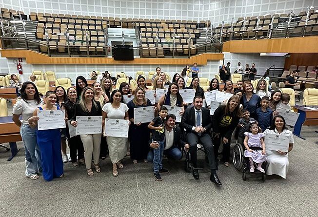 Sessão Solene em homenagem às mães atípicas.