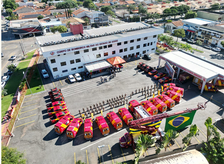 Corporação recebeu 6 caminhonetes, 13 unidades de resgate, 3 viaturas, 2 caminhões, 8 veículos e um posto de comando móvel (Foto: Romullo Carvalho)