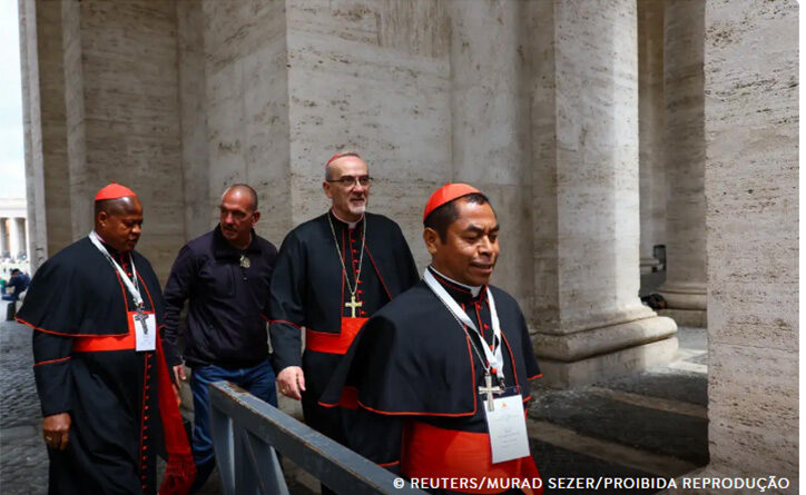 Cardeais já estão reunidos no Vaticano